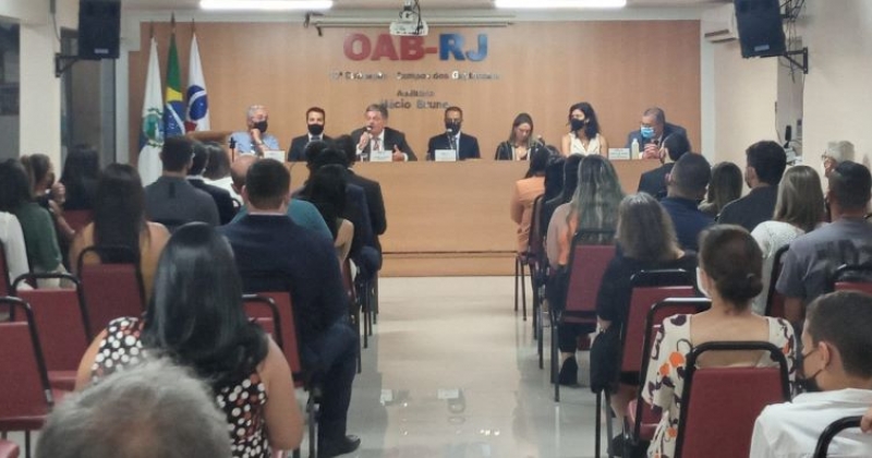 Novos advogados e advogadas recebem carteiras na OAB Campos
