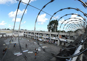 Aprovada na CCJ do Senado, nova LEP oficializa execução provisória da pena