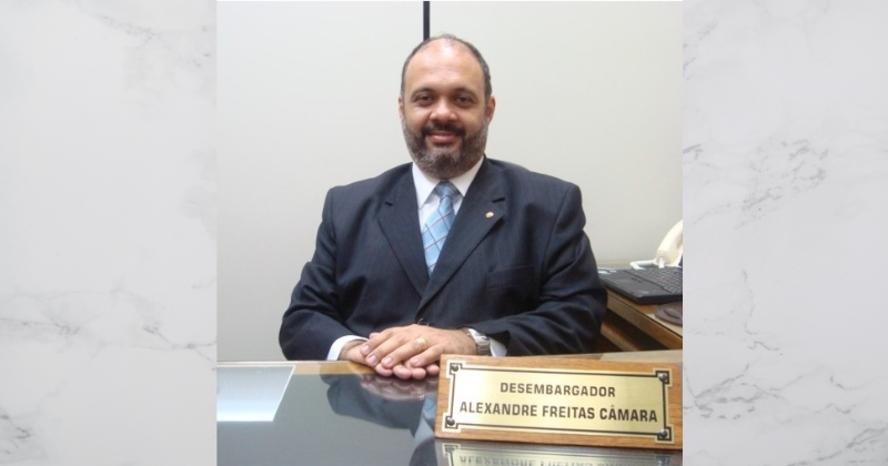 O Desembargador Alexandre Freitas Câmara estará na OAB-Campos ministrando curso