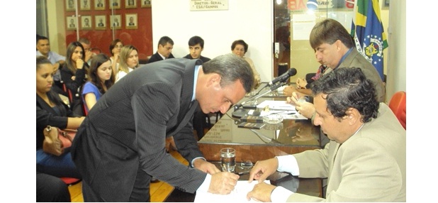 Solenidade de entrega de carteiras e cartões aos novos advogados e estagiários