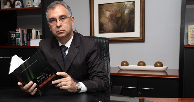 Ministro do TST critica Lei dos Caminhoneiros