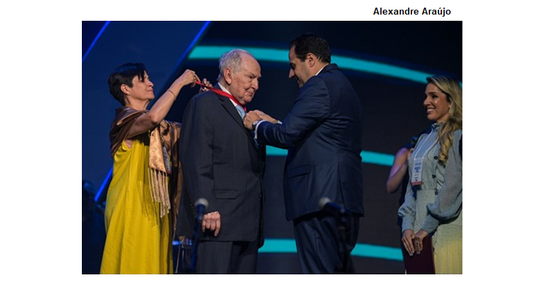 Em Conferência Nacional da OAB, Bernardo Cabral recebe Medalha Rui Barbosa